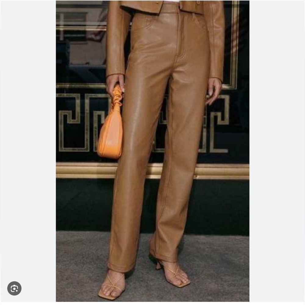 Abercrombie&Fitch The 90s Straight Ultra High Rise Vegan Leather